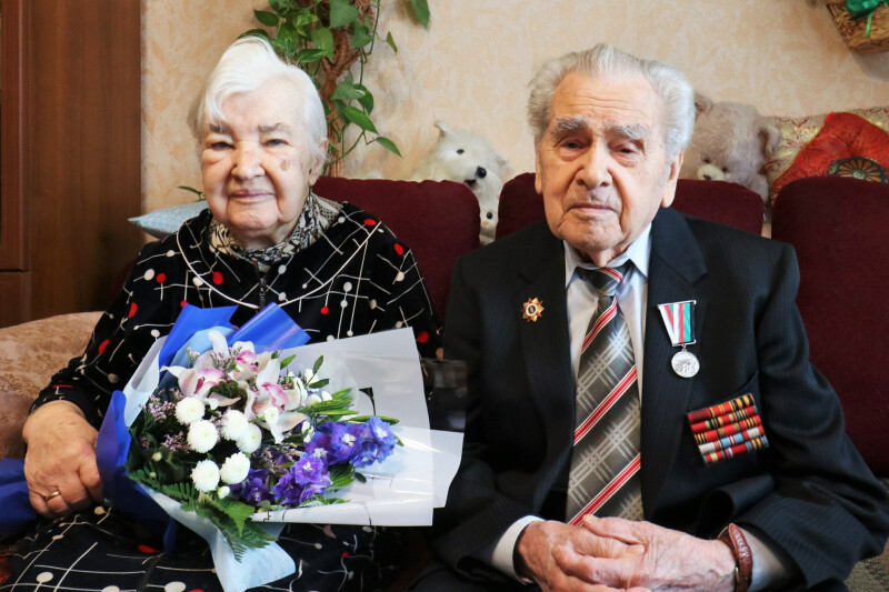 Двоим зеленоградцам — ветеранам Великой Отечественной войны и участникам Прохоровского сражения, вручили юбилейные медали